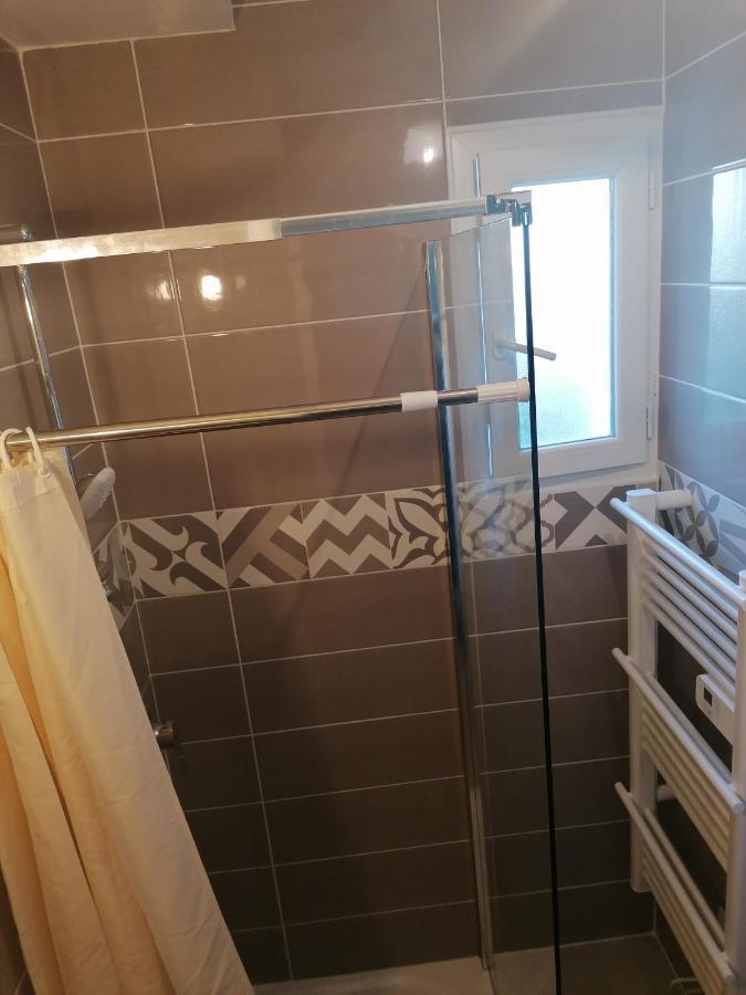 1 Chambre Pour 2 Personnes "Chez L'Habitant" Maison Possede Un Petit Chien Quincy-Voisins Exteriér fotografie