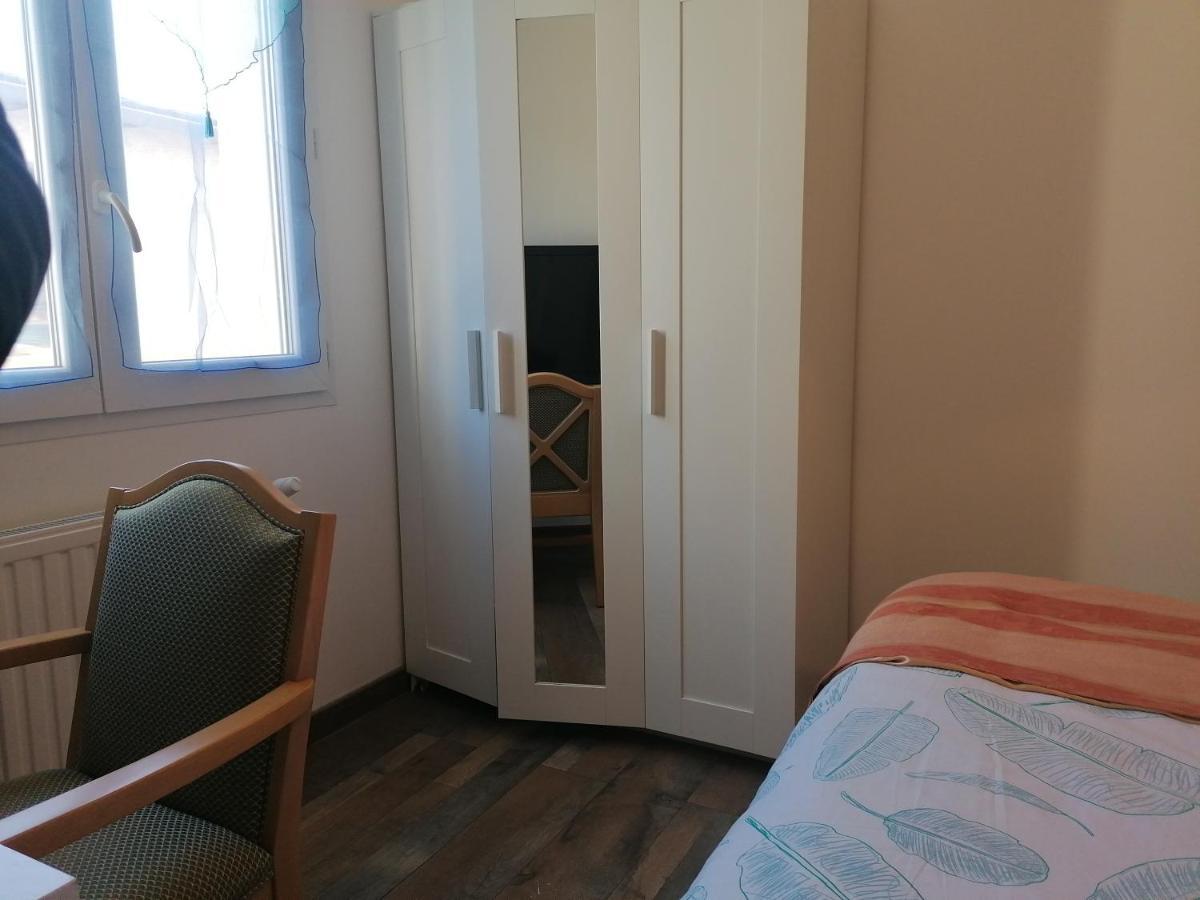 1 Chambre Pour 2 Personnes "Chez L'Habitant" Maison Possede Un Petit Chien Quincy-Voisins Exteriér fotografie