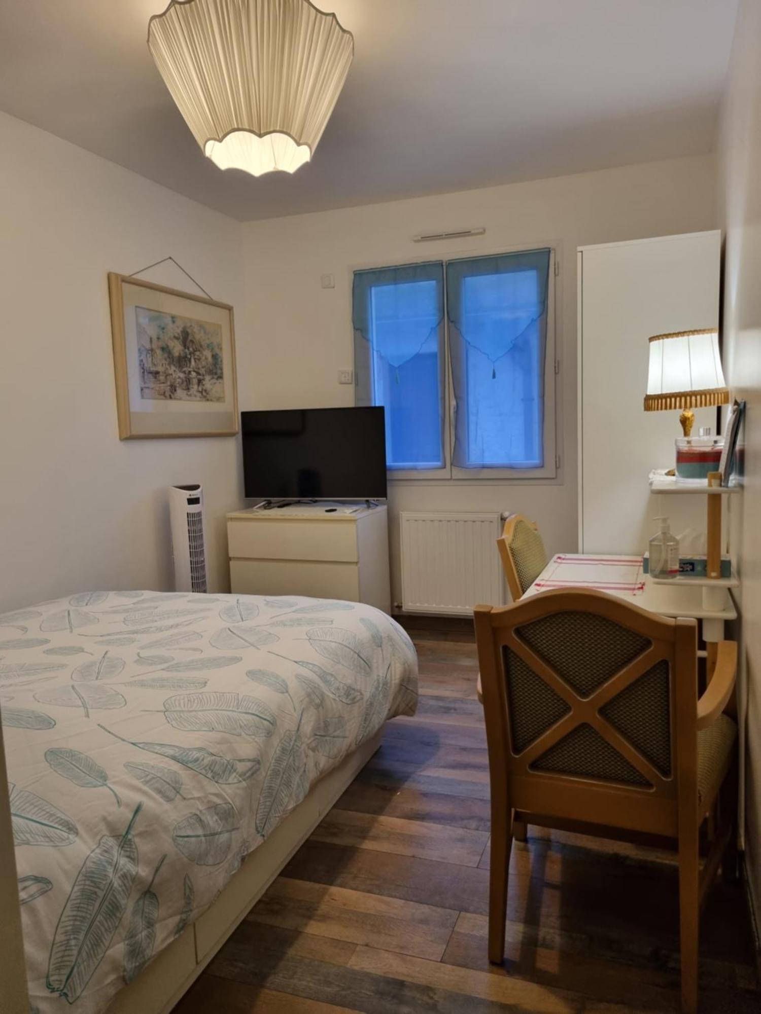 1 Chambre Pour 2 Personnes "Chez L'Habitant" Maison Possede Un Petit Chien Quincy-Voisins Exteriér fotografie